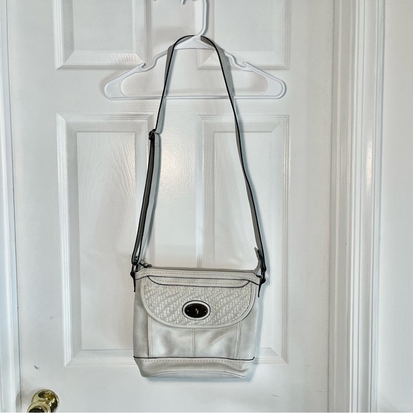 Concept White crossbody bag with gold hardware - Picture 4 of 10